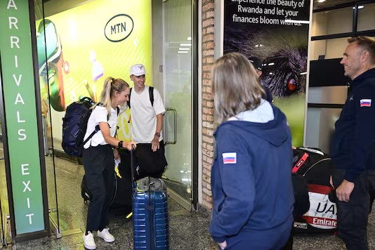girodociclismo.com.br tadej pogacar e remco evenepoel chegam para o mundial de ciclismo ciclistas treinaram nesta manha confira os videos image