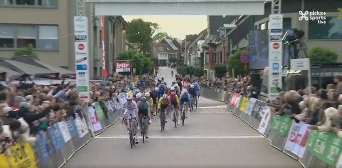 girodociclismo.com.br tim merlier conquista sua 15a vitoria da temporada campeao europeu venceu a omloop van het houtland confira os resultados e a chegada image 3