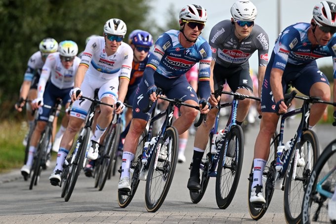 girodociclismo.com.br tim merlier conquista sua 15a vitoria da temporada campeao europeu venceu a omloop van het houtland confira os resultados e a chegada image 6