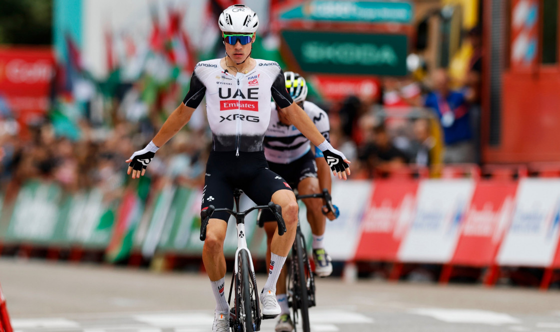 girodociclismo.com.br todos perceberam que juan ayuso nao queria colaborar javier romo critica ciclista da uae emirates na vuelta a espana assista o video image