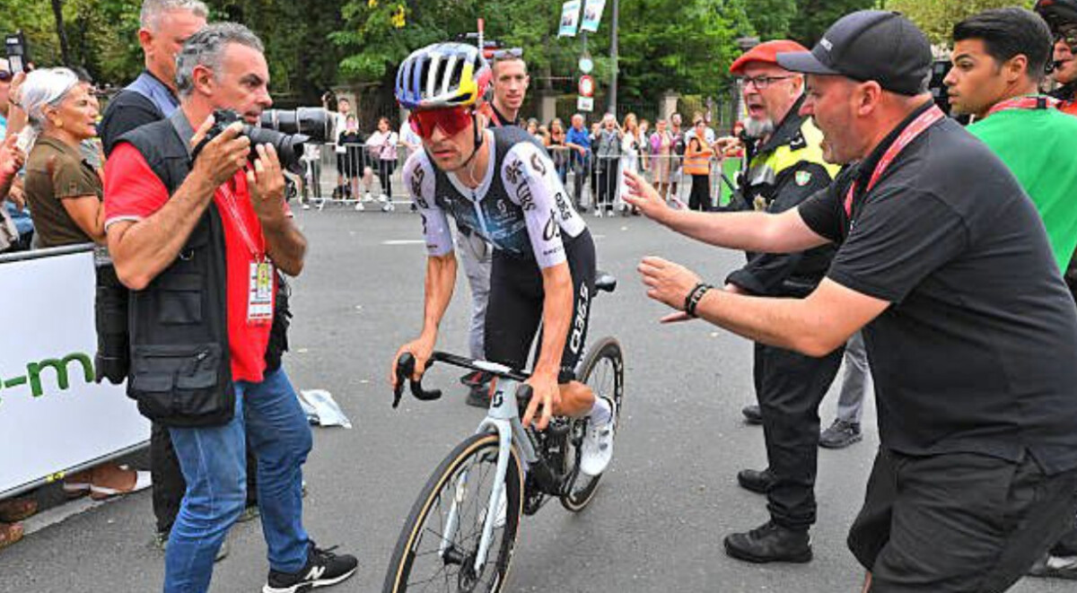 girodociclismo.com.br tom pidcock critica protestos na vuelta a espana nos colocar em perigo nao vai ajudar sua causa nao e o caminho assista o video image 3