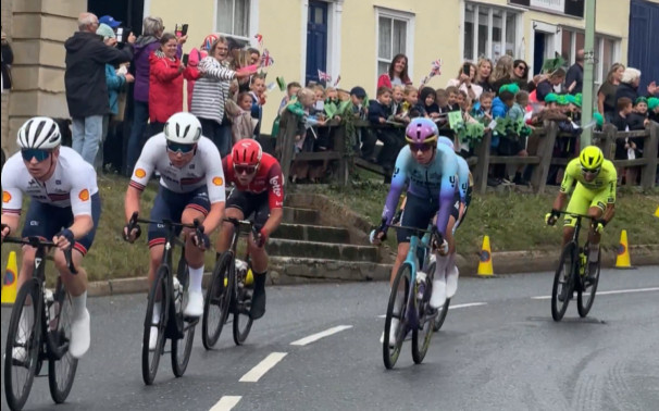 girodociclismo.com.br tour da gra bretanha olav kooij vence novamente em etapa marcada pelo caos e pela chuva image 12
