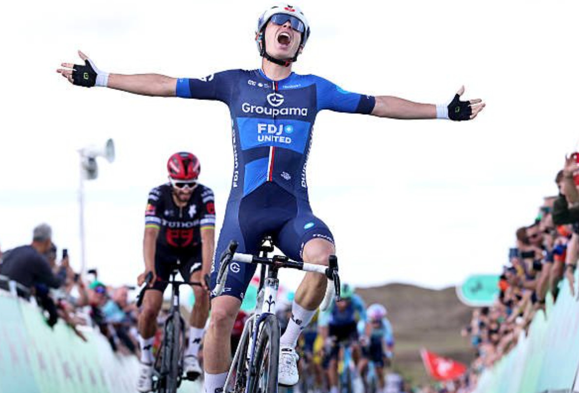 girodociclismo.com.br tour da gra bretanha romain gregoire bate julian alaphilippe e assume lideranca apos a 4a etapa confira os resultados e a chegada image 3