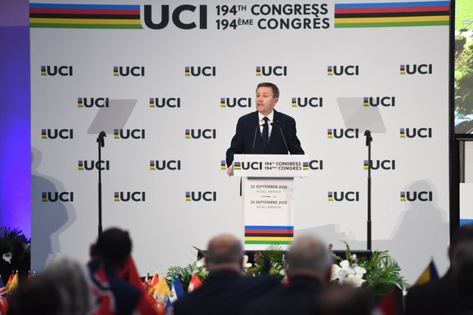 girodociclismo.com.br uci implementa uma serie de novas regras regulamentacoes atingem capacetes guiadores guidoes e ate mesmo o preco das bicicletas image