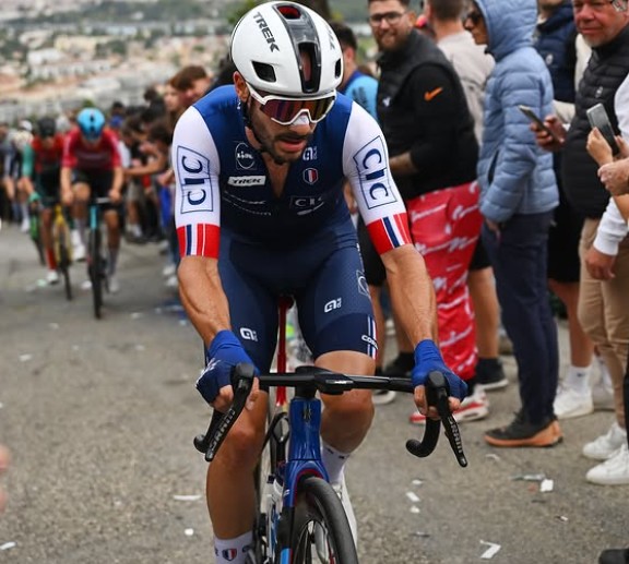 girodociclismo.com.br apenas 17 ciclistas completaram a prova image 4