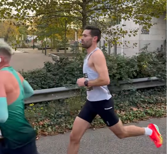 girodociclismo.com.br campeao do giro ditalia estreia na maratona e registra grande tempo tudo comeca a chiar e ranger nao estou acostumado assista o video image 1