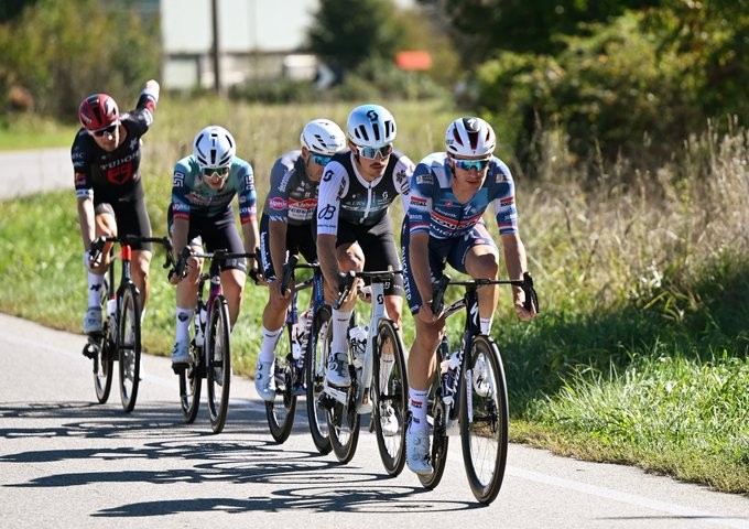 Campeão francês Dorian Godon vence a Coppa Bernocchi 2025, confira os resultados e a chegada 2 girodociclismo.com.br campeao frances dorian godon vence a coppa bernocchi 2025 confira os resultados e a chegada image 3