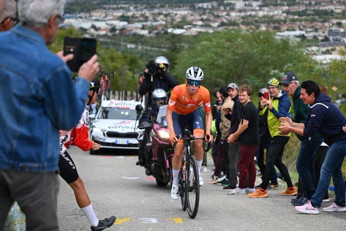 Campeonato Europeu de Ciclismo: Demi Vollering é campeã após longo voo solo, confira os resultados e a chegada 6 girodociclismo.com.br campeonato europeu de ciclismo demi vollering e campea apos longo voo solo confira os resultados e a chegada image 3