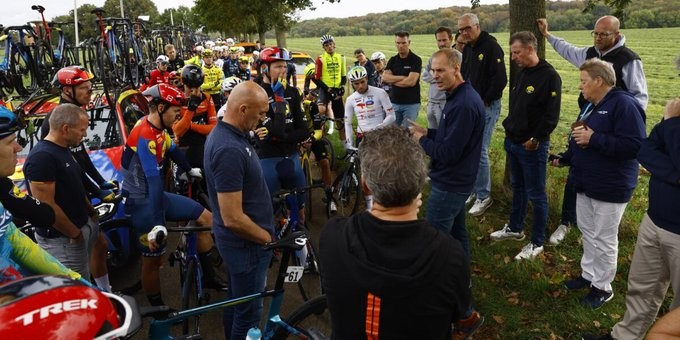 girodociclismo.com.br caos e cancelamento no tour da holanda veiculos invadem percurso e etapa e cancelada nao teremos mais corridas na holanda afirma organizador image 1