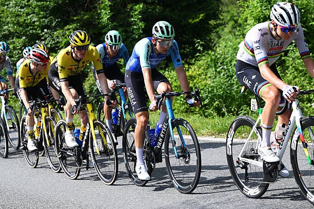 girodociclismo.com.br dominio de tadej pogacar esta no fim diretor da lenda bernard hinault alerta em breve teremos o confronto com paul seixas assista o video image 1