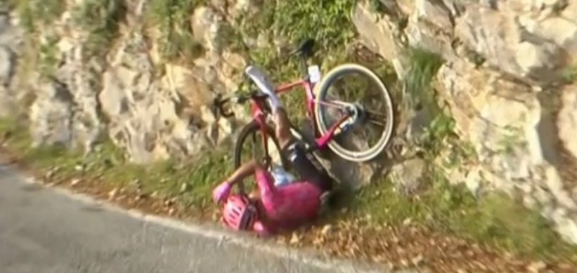 EF Education atualiza situação de Richard Carapaz, equatoriano sofreu grave queda na Il Lombardia, assista o vídeo 1 girodociclismo.com.br ef education atualiza situacao de richard carapaz equatoriano sofreu grave queda na il lombardia image