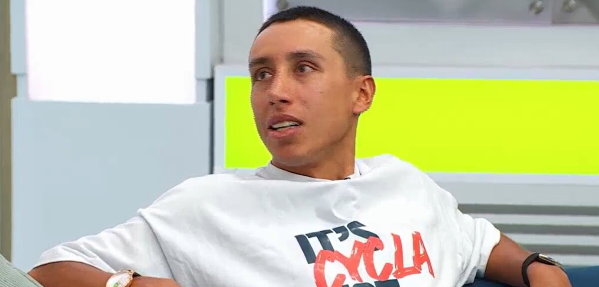 "Tadej Pogacar faz parecer que você é ruim" Egan Bernal é sincero sobre o domínio do campeão mundial, assista o vídeo 1 girodociclismo.com.br egan bernal isso me deixa com raiva colombiano admite frustracao e admiracao pela era pogacar image 1
