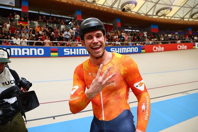 girodociclismo.com.br ele e o tadej pogacar da pista ninguem chega perto agacha com 270kg fenomeno holandes faz historia com 4 titulos no mundial de pista assista os videos image