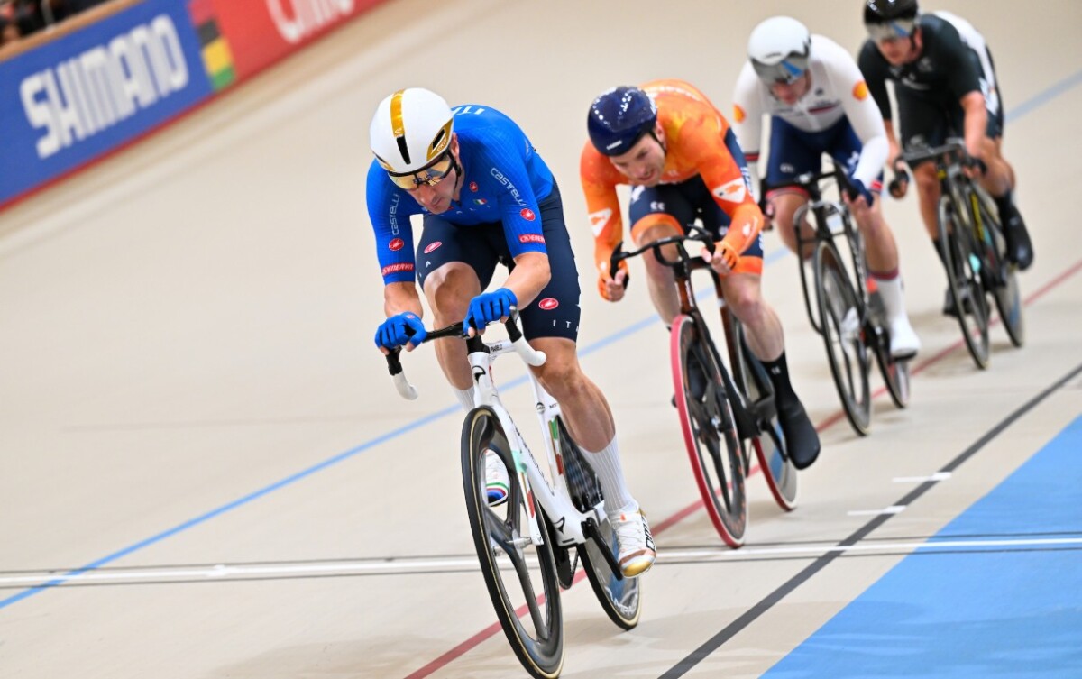girodociclismo.com.br elia viviani e campeao mundial no encerramento da carreira ciclista vence prova eliminatoria de pista assista o video image