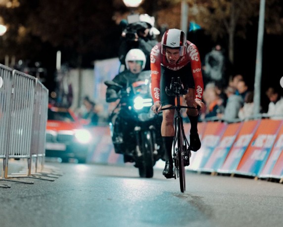 girodociclismo.com.br ethan hayter vence o prologo noturno do 1o tour da holanda confira os resultados e a chegada image 1