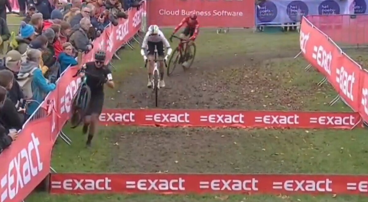 girodociclismo.com.br fem van empel vence o exact cross heerderstrand com celebracao inusitada confira os resultados e a chegada image 1