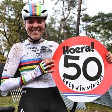 girodociclismo.com.br fem van empel vence o exact cross heerderstrand com celebracao inusitada confira os resultados e a chegada image 2
