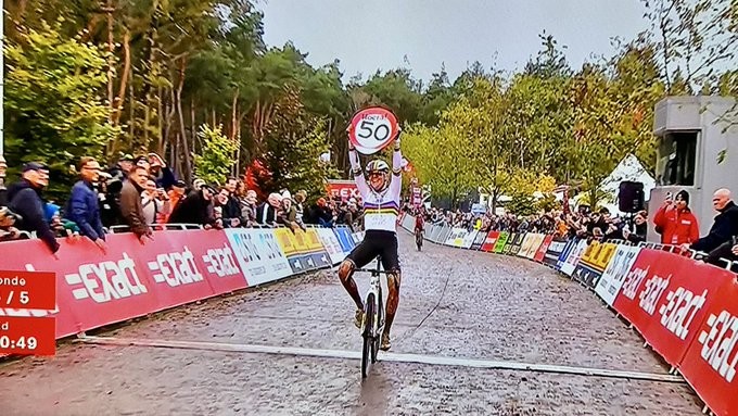 girodociclismo.com.br fem van empel vence o exact cross heerderstrand e faz celebracao especial confira os resultados e a chegada image