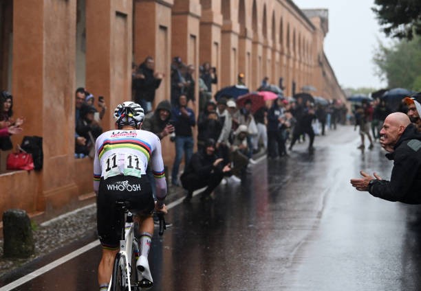 girodociclismo.com.br giro dellemilia 2025 onde assistir ao vivo isaac del toro e primoz roglic confira o poderoso start list e as informacoes da prova image