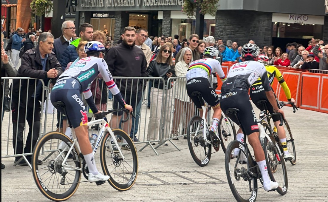 girodociclismo.com.br isaac del toro bate primoz roglic no pulo e vence o andorra cycling masters confira as imagens e a chegada image 2
