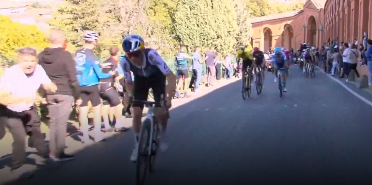 girodociclismo.com.br isaac del toro bate tom pidcock e vence o giro dellemilia 2025 confira os resultados e a chegada image 1
