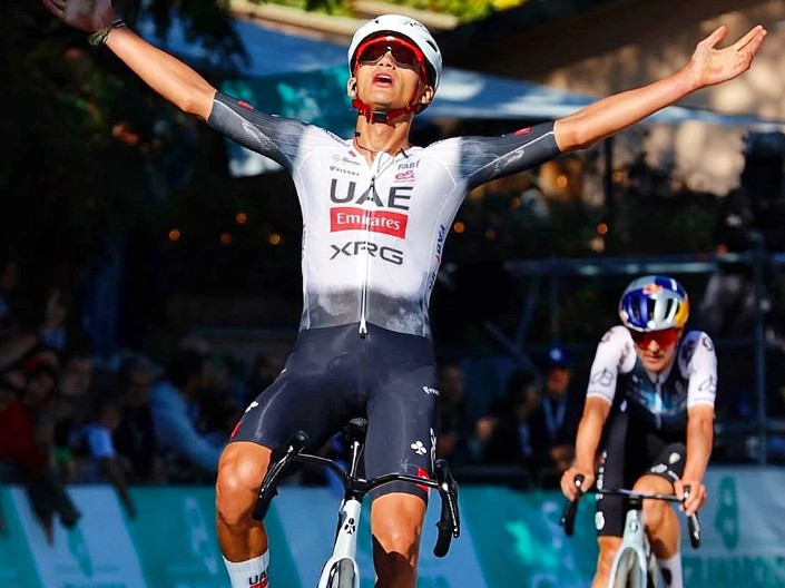 girodociclismo.com.br isaac del toro bate tom pidcock e vence o giro dellemilia 2025 confira os resultados e a chegada image 11