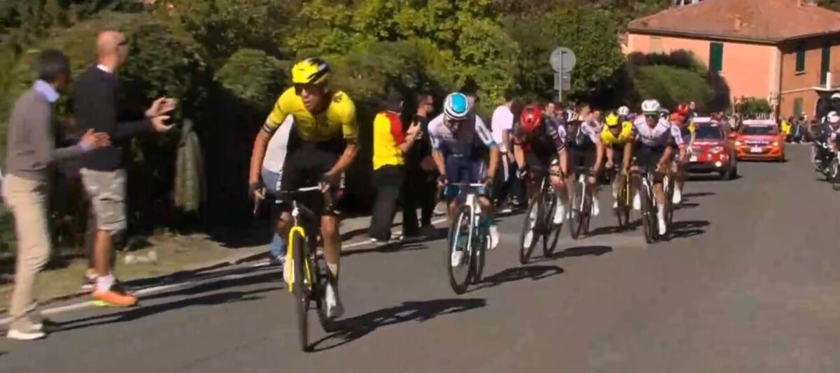 girodociclismo.com.br isaac del toro bate tom pidcock e vence o giro dellemilia 2025 confira os resultados e a chegada image 3