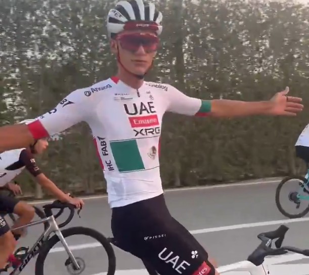 girodociclismo.com.br isaac del toro estreia camisa de campeao nacional com tadej pogacar confira os videos image
