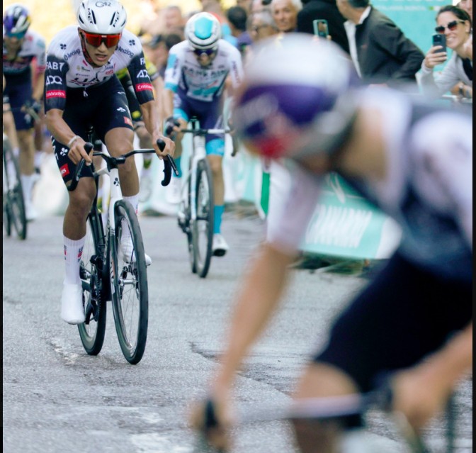 girodociclismo.com.br isaac del toro vence a 5a em 6 disputas na italia e revela que quase desistiu do giro dellemilia quase desisti nas ultimas 2 voltas assista o video image 1