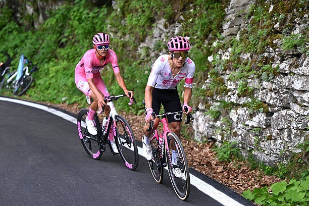 Isaac del Toro relembra a derrota no Giro d'Italia e não esconde a frustração "eu sabia que perderia o Giro antes da chegada" assista o vídeo 4 girodociclismo.com.br isaac del toroum talento que conquistou o mundo image 3