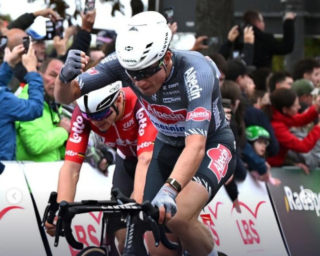 Jasper Philipsen vence o duelo de sprinters no Giro de Münsterland, belga vence pela 2ª vez consecutiva, confira os resultados e a chegada 1 girodociclismo.com.br jasper philipsen vence o duelo de sprinters no giro de munsterland belga vence pela 2a vez consecutiva confira os resultados e a chegada image 7