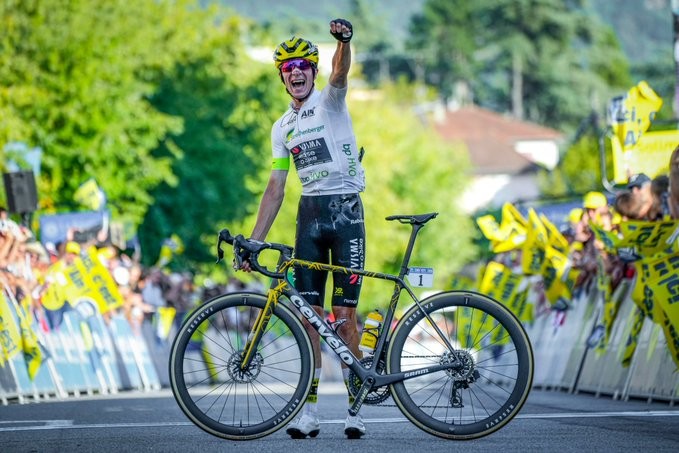 Cian Uijtdebroeks surpreende e rescinde contrato com a Visma-Lease a Bike, "as ambições de Cian e as da equipe divergiram" afirma diretor 3 girodociclismo.com.br jovem prodigio belga surpreende e rescinde contrato com a visma lease a bike ciclista foi anunciado na movistar nesta sexta feira image
