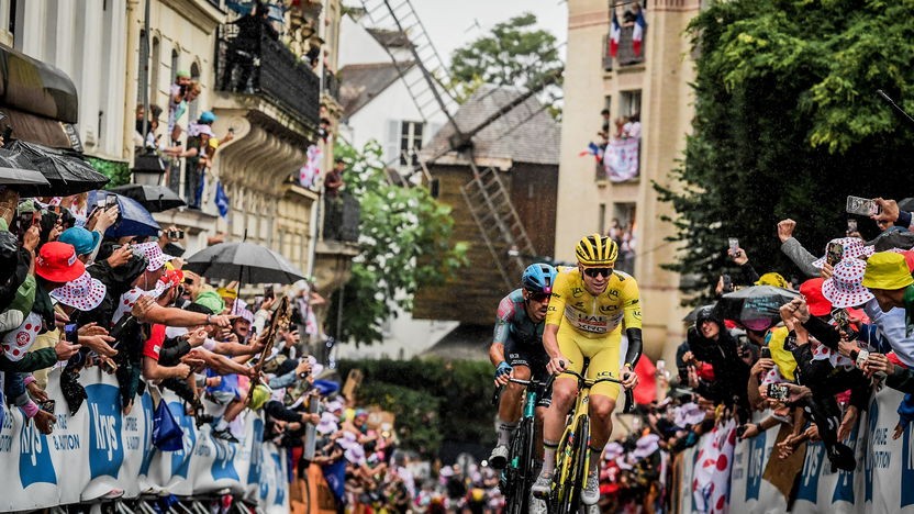 girodociclismo.com.br lance armstrong analisa o tour de france 2026 tadej pogacar e o favorito em 2o jonas depois alguem da uae emirates assista o video image 1