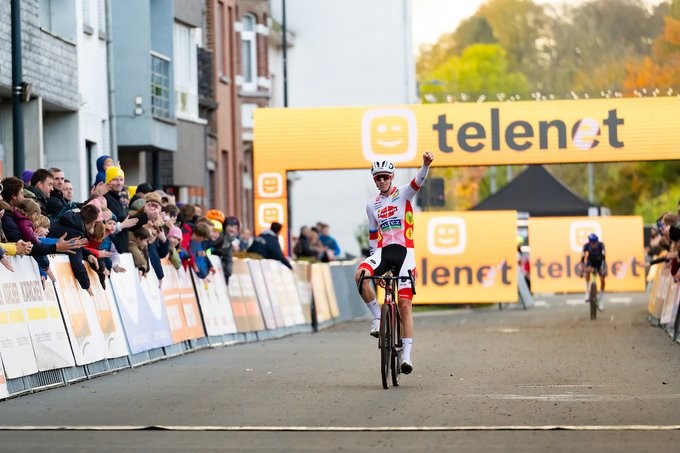 girodociclismo.com.br michael vanthourenhout domina novamente e conquista a 2a vitoria consecutiva na superprestige confira os resultados e a chegada image 8