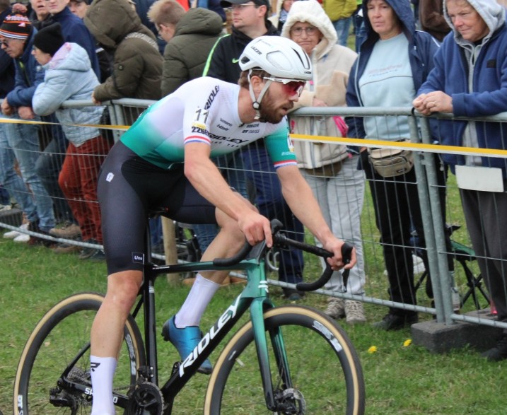 girodociclismo.com.br michael vanthourenhout vence o superprestige ruddervoorde em duelo emocionante confira os resultados e a chegada image 7