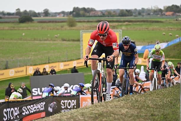 girodociclismo.com.br michael vanthourenhout vence o superprestige ruddervoorde em duelo emocionante confira os resultados e a chegada image 8