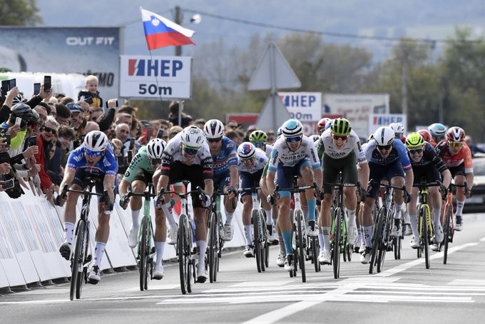 girodociclismo.com.br paul magnier bate rui oliveira no pulo e vence a 5a etapa da cro race 2025 image 4