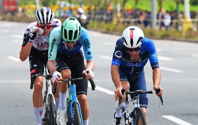 girodociclismo.com.br paul magnier vence a 1a etapa do tour de guangxi prova marcada por grave queda confira os resultados e a chegada image 7