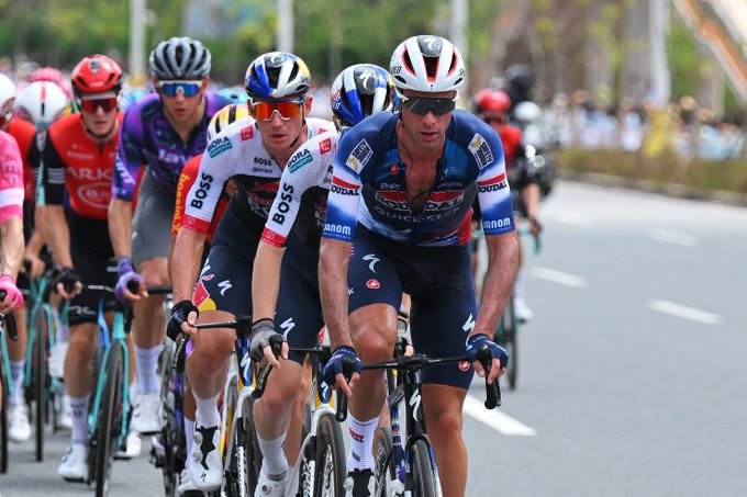 girodociclismo.com.br paul magnier vence a 1a etapa do tour de guangxi prova marcada por grave queda confira os resultados e a chegada image 9