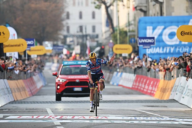 girodociclismo.com.br quando tadej pogacar atacou era impossivel reagir remco evenepoel concede entrevista apos a il lombardia assista a entrevista completa image