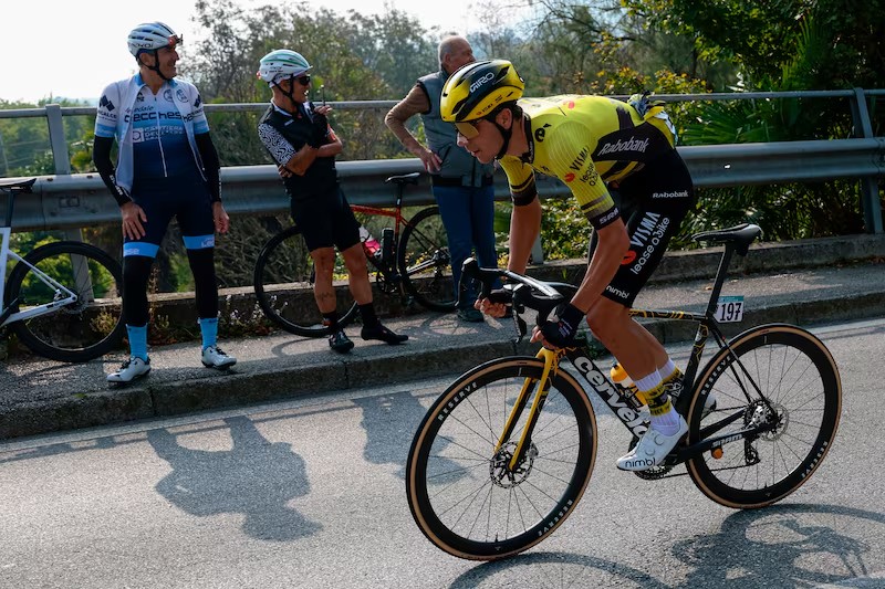 girodociclismo.com.br quatro ciclistas em sua ultima corrida na visma lease a bike no tour de guangxi somente 3 ciclistas do time permanecerao em 2026 image 1