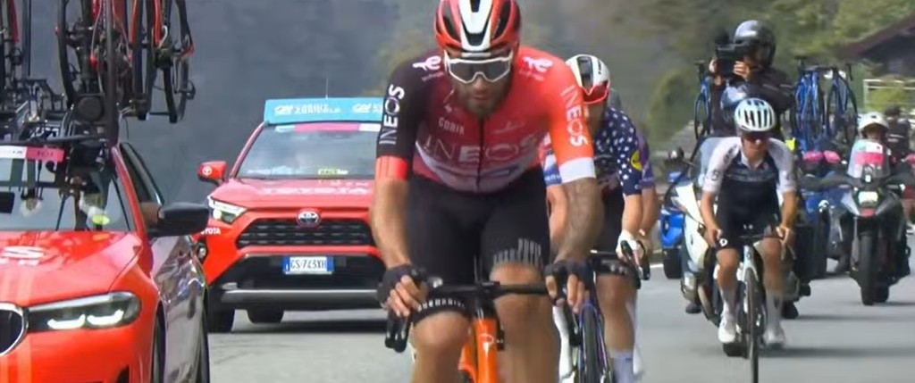 girodociclismo.com.br queda de jai hindley no passo de la crocetta image