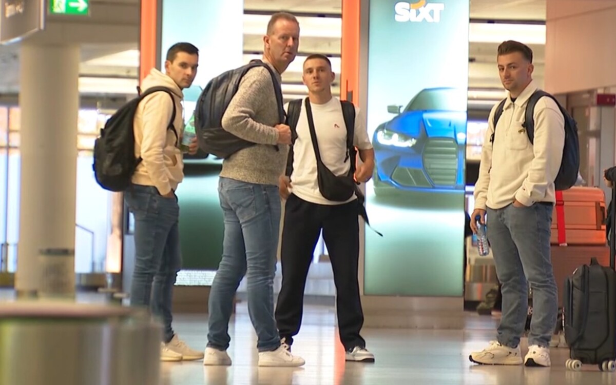 girodociclismo.com.br remco evenepoel e flagrado rumo ao training camp com a red bull bora hansgrohe image 1
