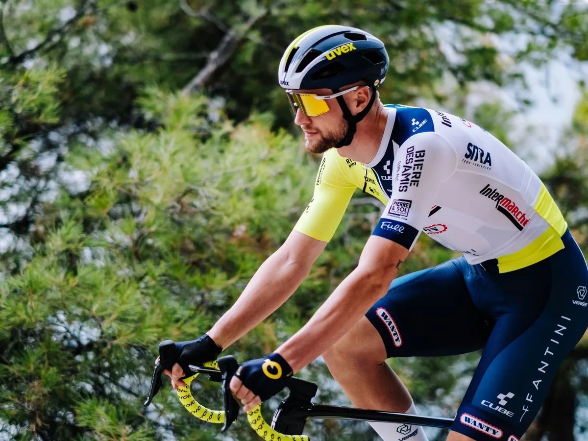 girodociclismo.com.br soudal quick step se antecipa a red bull bora e contrata forte gregario para apoiar paul magnier confira o divertido video do anuncio image 1