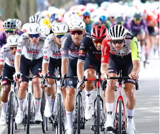 girodociclismo.com.br soudal quick step se antecipa a red bull bora e contrata forte gregario para apoiar paul magnier confira o divertido video do anuncio image 7