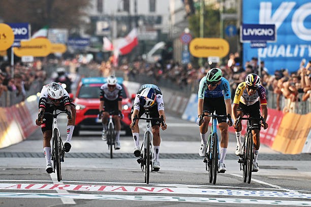 girodociclismo.com.br tadej pogacar correu menos mas com objetivos definidos diretor da uae emirates analisa a temporada historica da equipe image