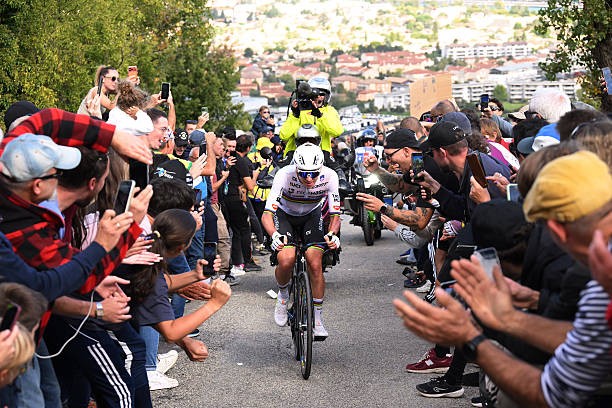 girodociclismo.com.br tadej pogacar e comparado a eddy merckx e gera debate sobre dominio no ciclismo nao esta fazendo nenhum favor ao esporte image 2