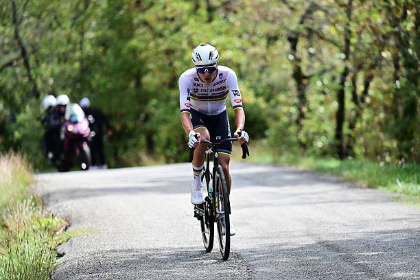 girodociclismo.com.br tadej pogacar e comparado a eddy merckx e gera debate sobre dominio no ciclismo nao esta fazendo nenhum favor ao esporte image 4