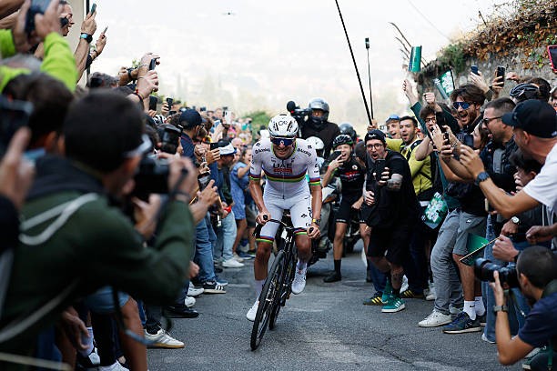 girodociclismo.com.br tadej pogacar e historia viva temos que aprecia lo diretor da uae emirates fala sobre a dominancia do esloveno e prepara 2026 image 3