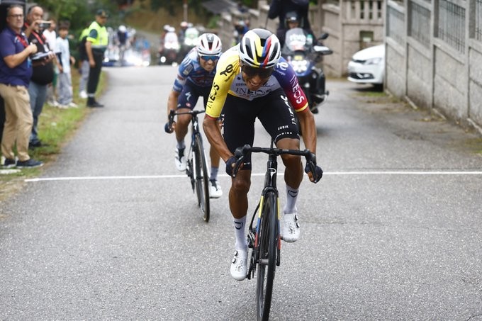 "Tadej Pogacar faz parecer que você é ruim" Egan Bernal é sincero sobre o domínio do campeão mundial, assista o vídeo 3 girodociclismo.com.br tadej pogacar faz parecer que voce e ruim egan bernal fala com sinceridade sobre o dominio do campeao mundial assista o video image 3
